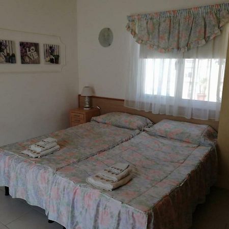 Studio Apartment With Private Terrace, Jacuzzi & Views Моста Экстерьер фото