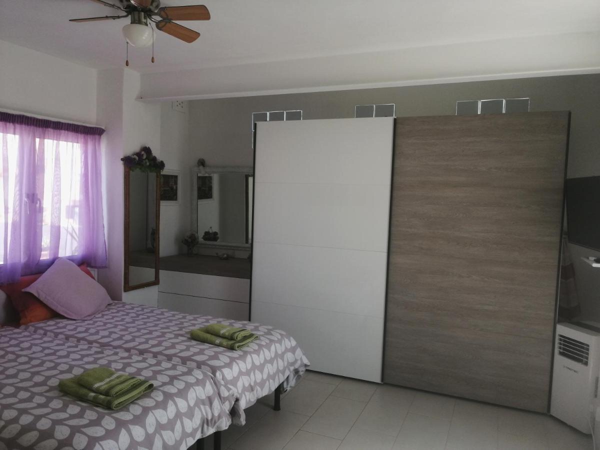 Studio Apartment With Private Terrace, Jacuzzi & Views Моста Экстерьер фото